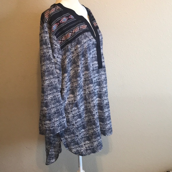 Antilia Femme NWT Tunic Blouse - Picture 3 of 5